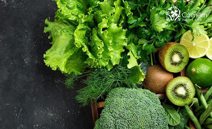 Thực phẩm rau xanh lá giúp kiểm soát mồ hôi chân