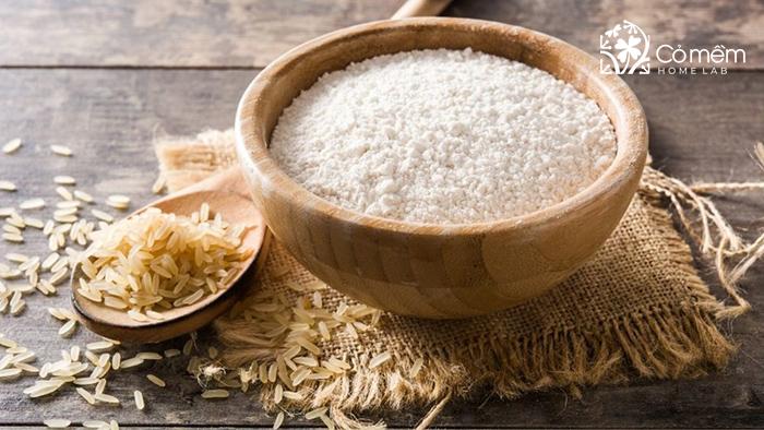 Kết hợp bột phèn chua với bột gạo để tăng hiệu quả khử mùi hôi nách