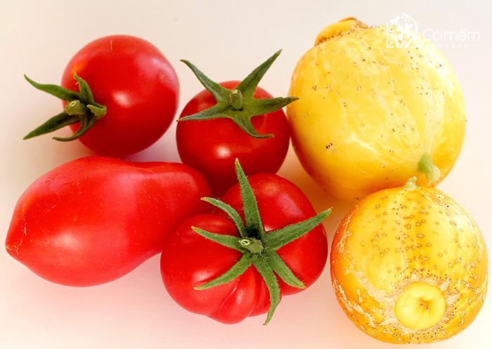 Cà chua và chanh trị thâm nách hiệu quả